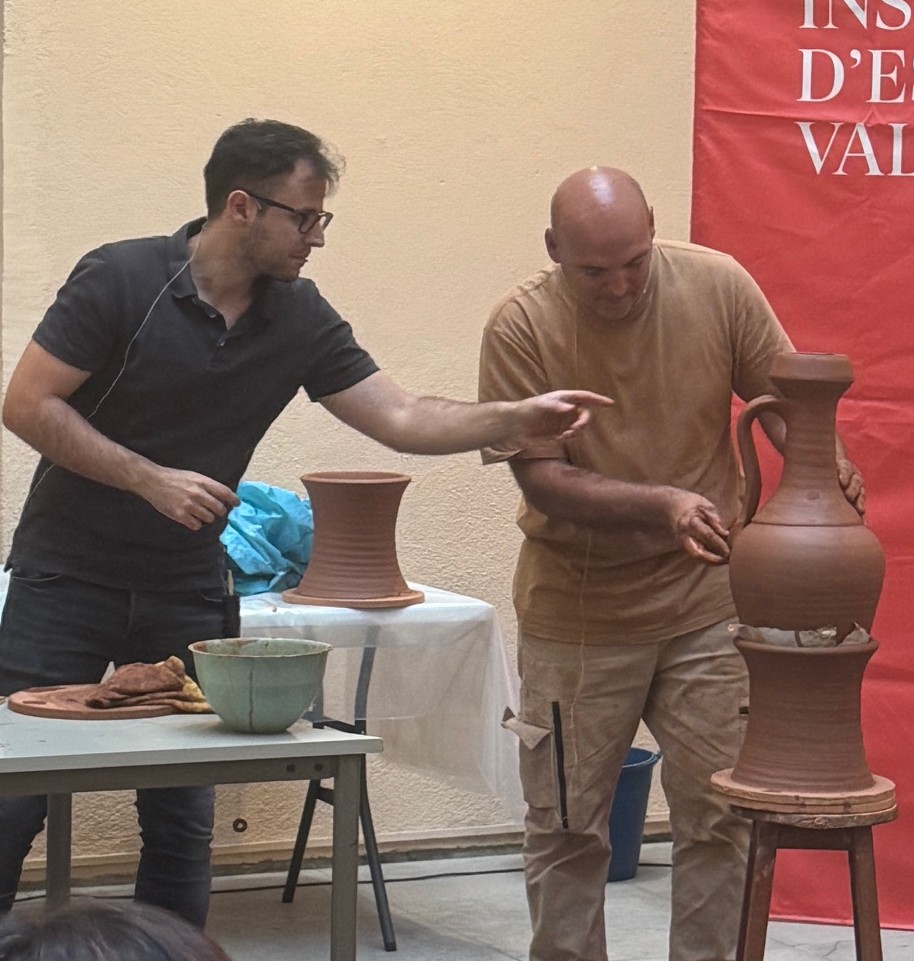 Actualment esteu veient Un terrisser i un arqueòleg uneixen coneixement i experiència en una sesió sobre la ceràmica antiga a Valls