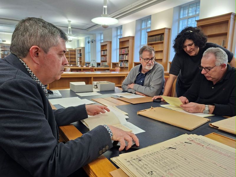 Actualment esteu veient Membres de l’IEV visiten el Cambridge del compositor Robert Gerhard